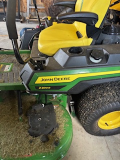 2024 John Deere Z330R Image 11