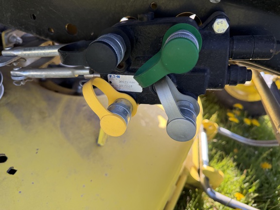 2021 John Deere X734 - Photo19
