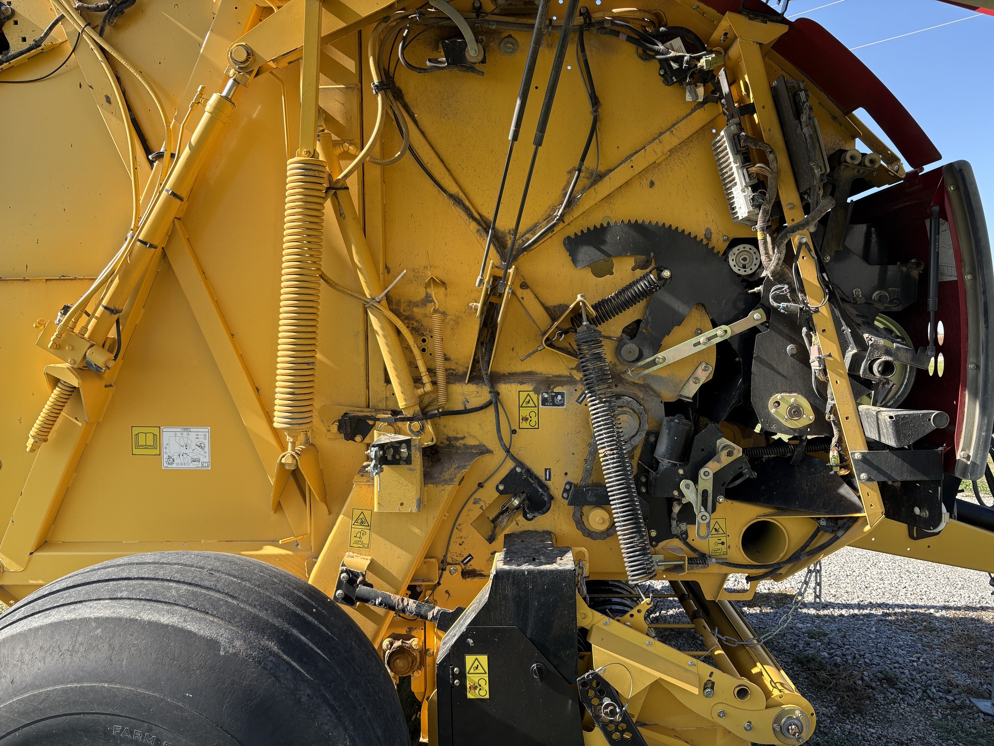 2022 New Holland Rollbelt 560 Image 15