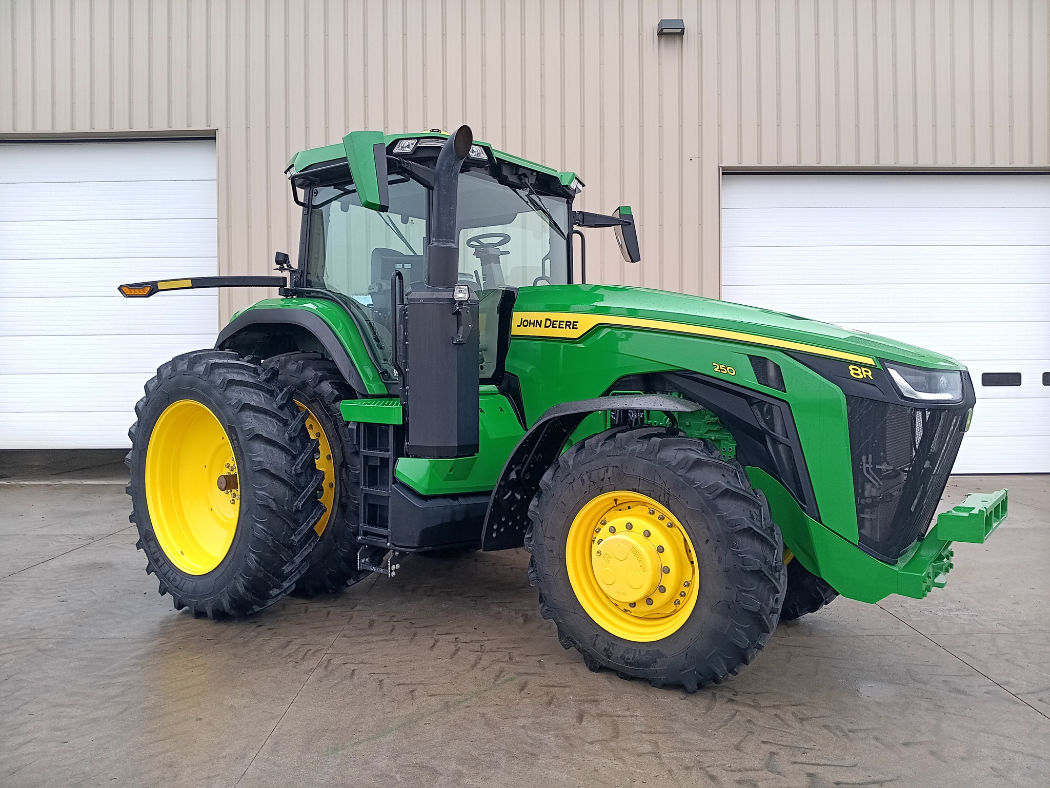 2025 John Deere 8R 250 Image 1