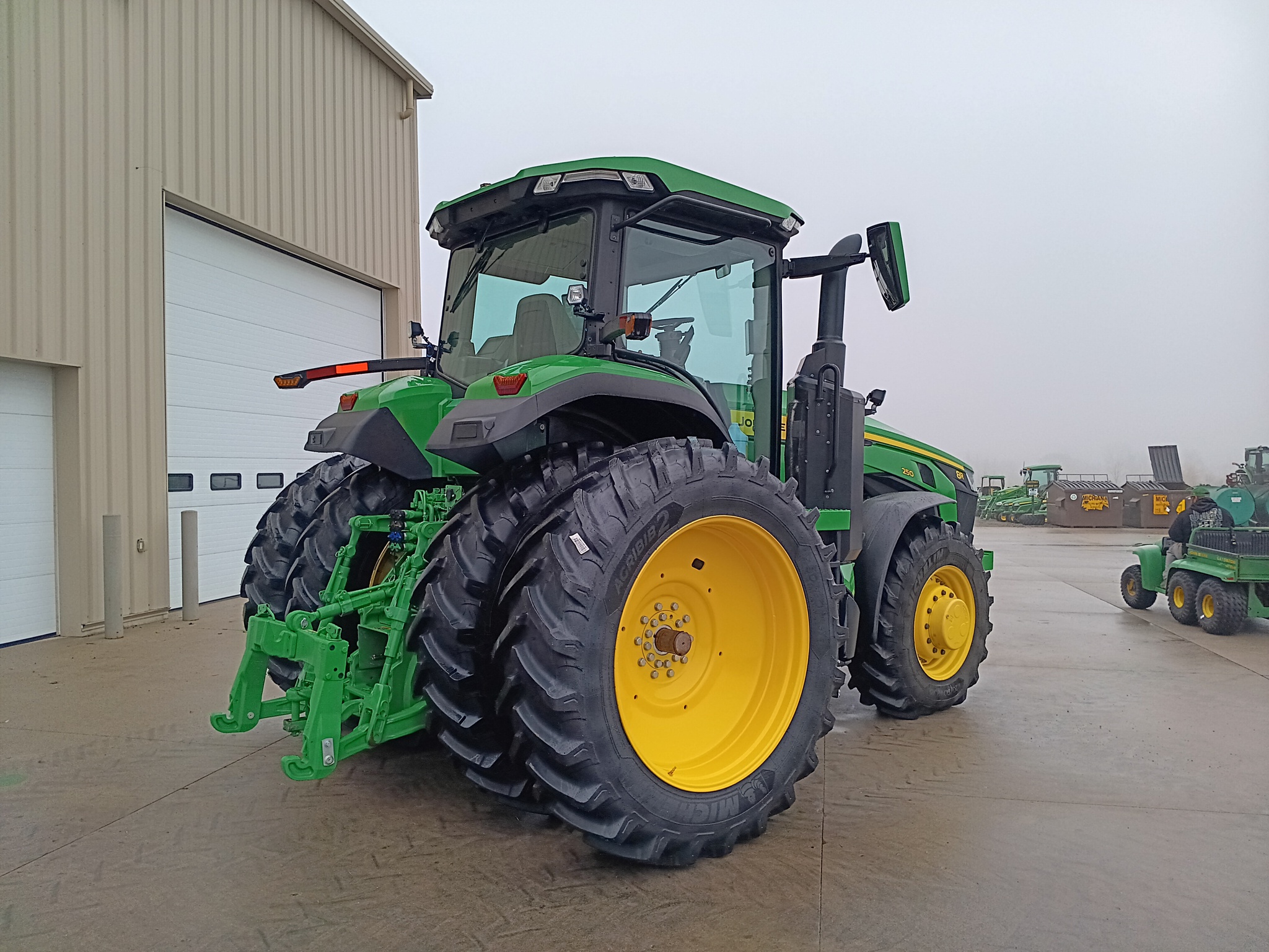 2025 John Deere 8R 250 Image 3