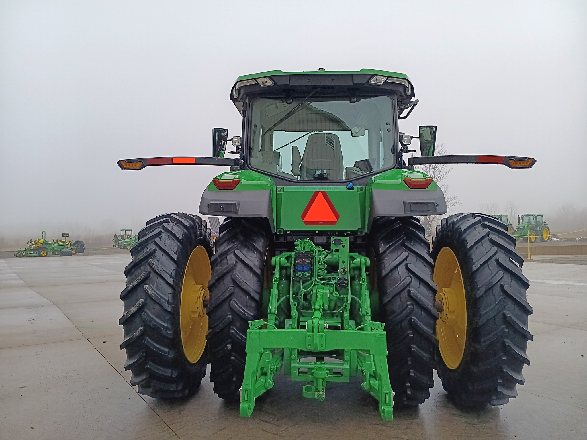 2025 John Deere 8R 250 Image 4