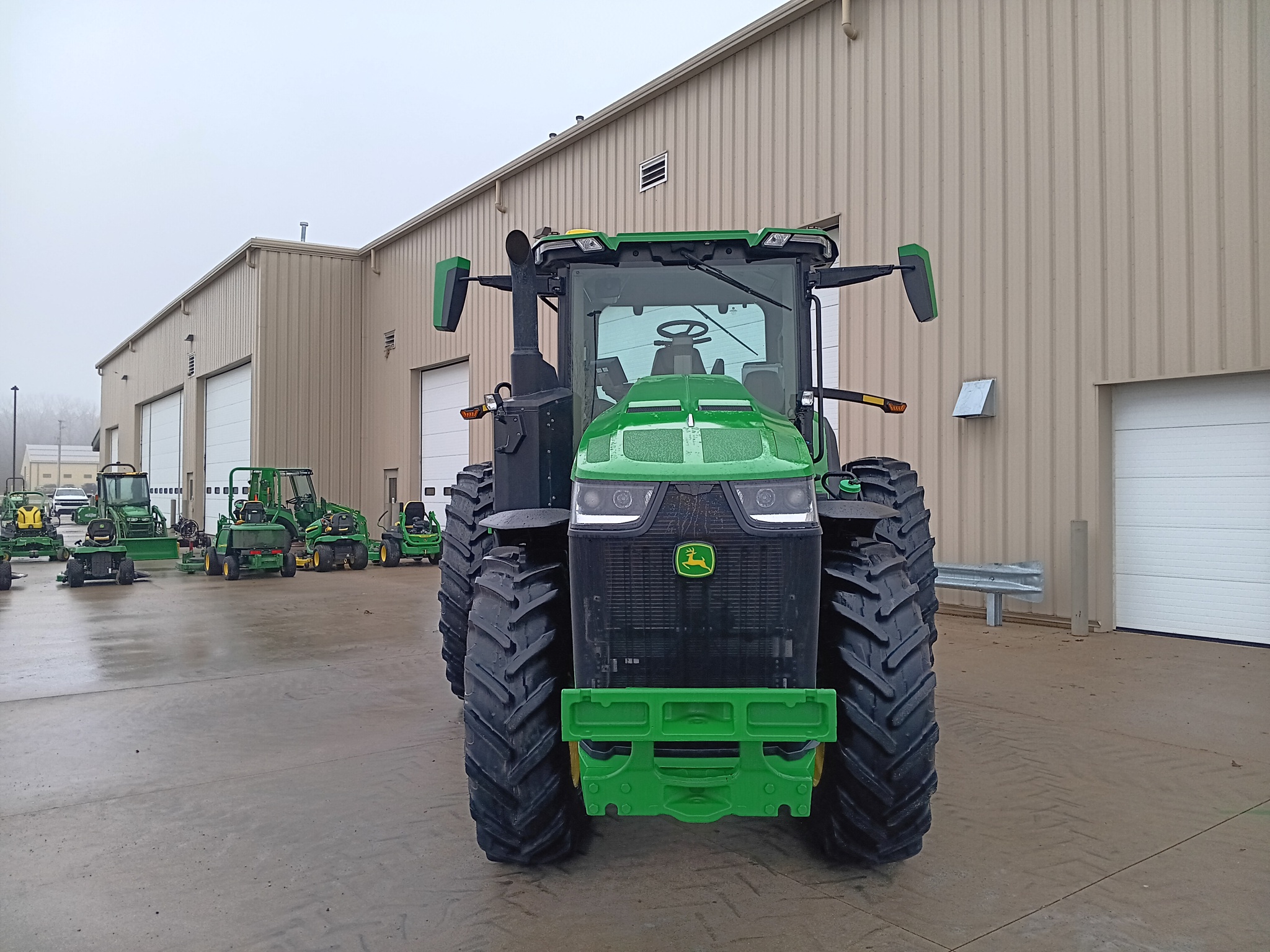 2025 John Deere 8R 250 Image 8