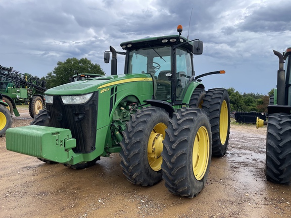 2011 John Deere 8310R Photo 3