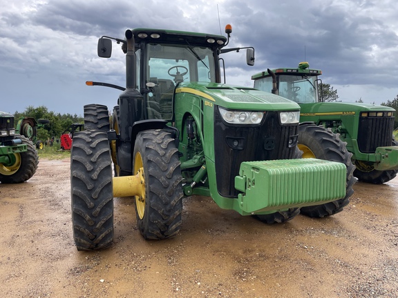 2011 John Deere 8310R Photo 4