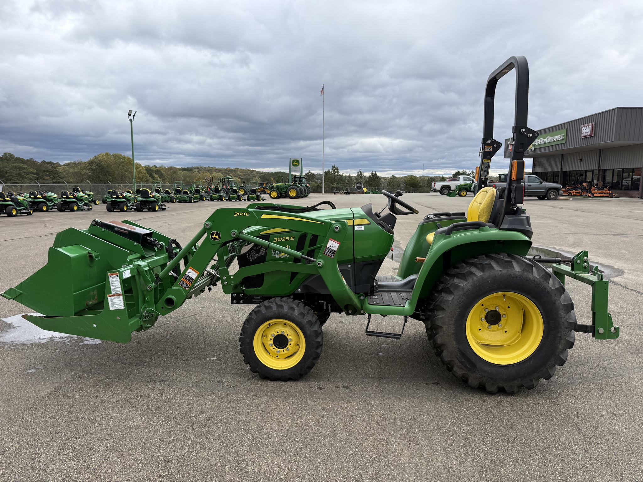 2020 John Deere 3025E Image 1