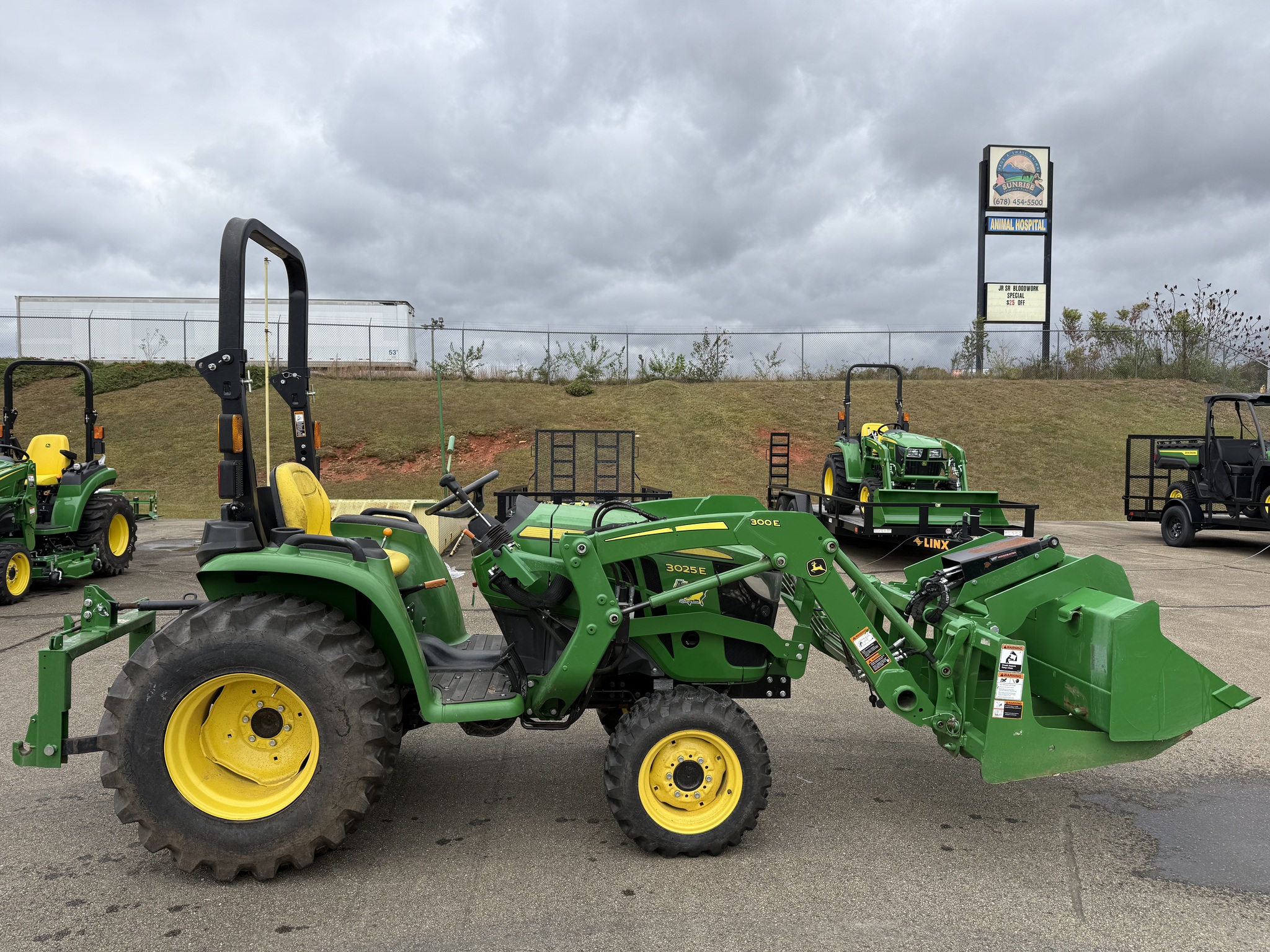 2020 John Deere 3025E Image 2