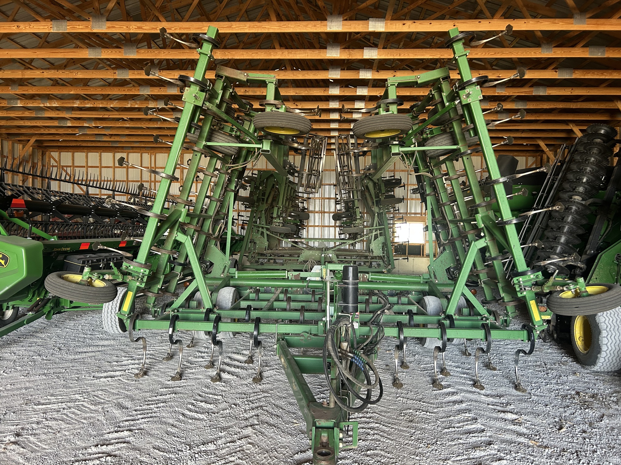 2002 John Deere 980 Image 1