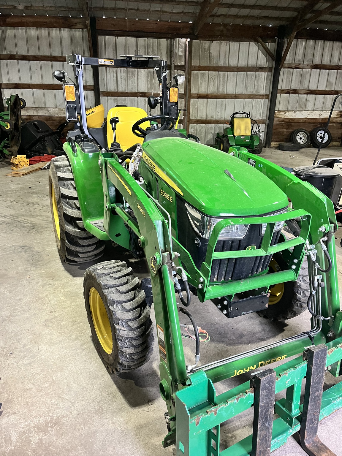 2023 John Deere 3038E Image 1