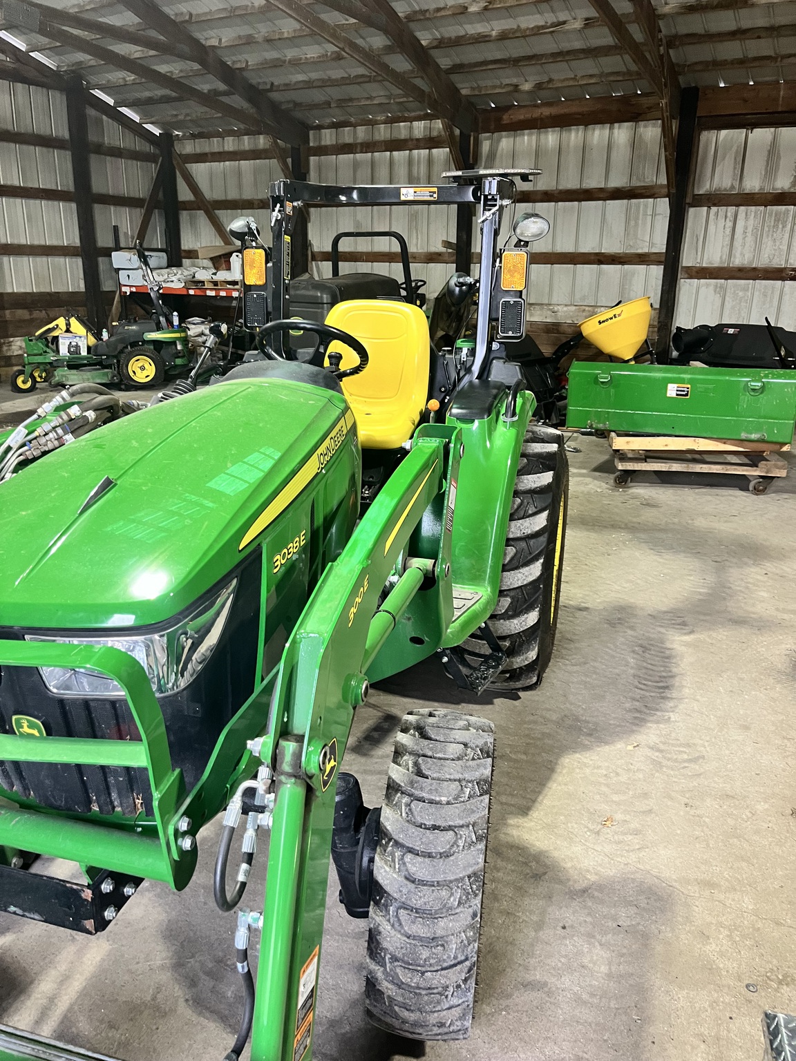 2023 John Deere 3038E Image 2