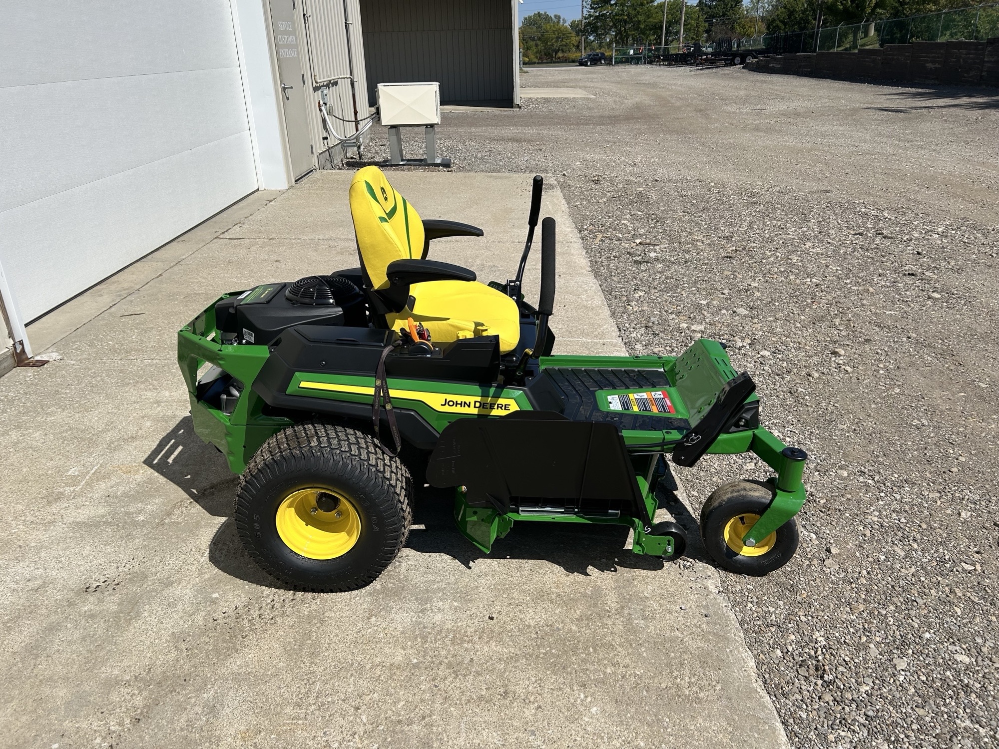 2025 John Deere Z330R Image 7