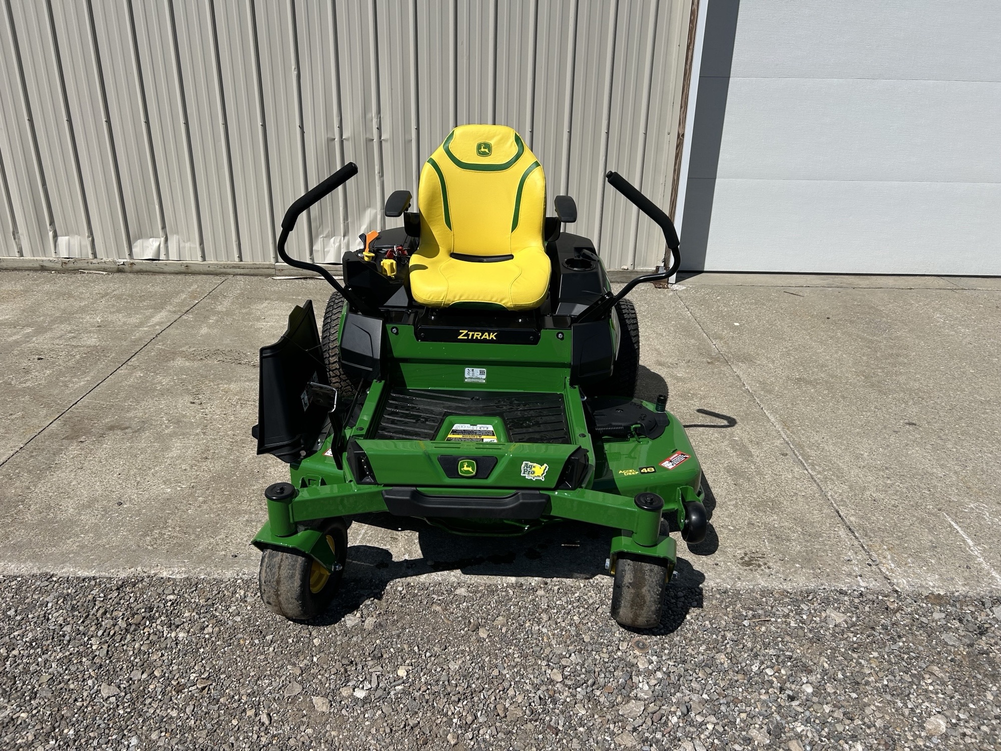 2025 John Deere Z330R Image 2