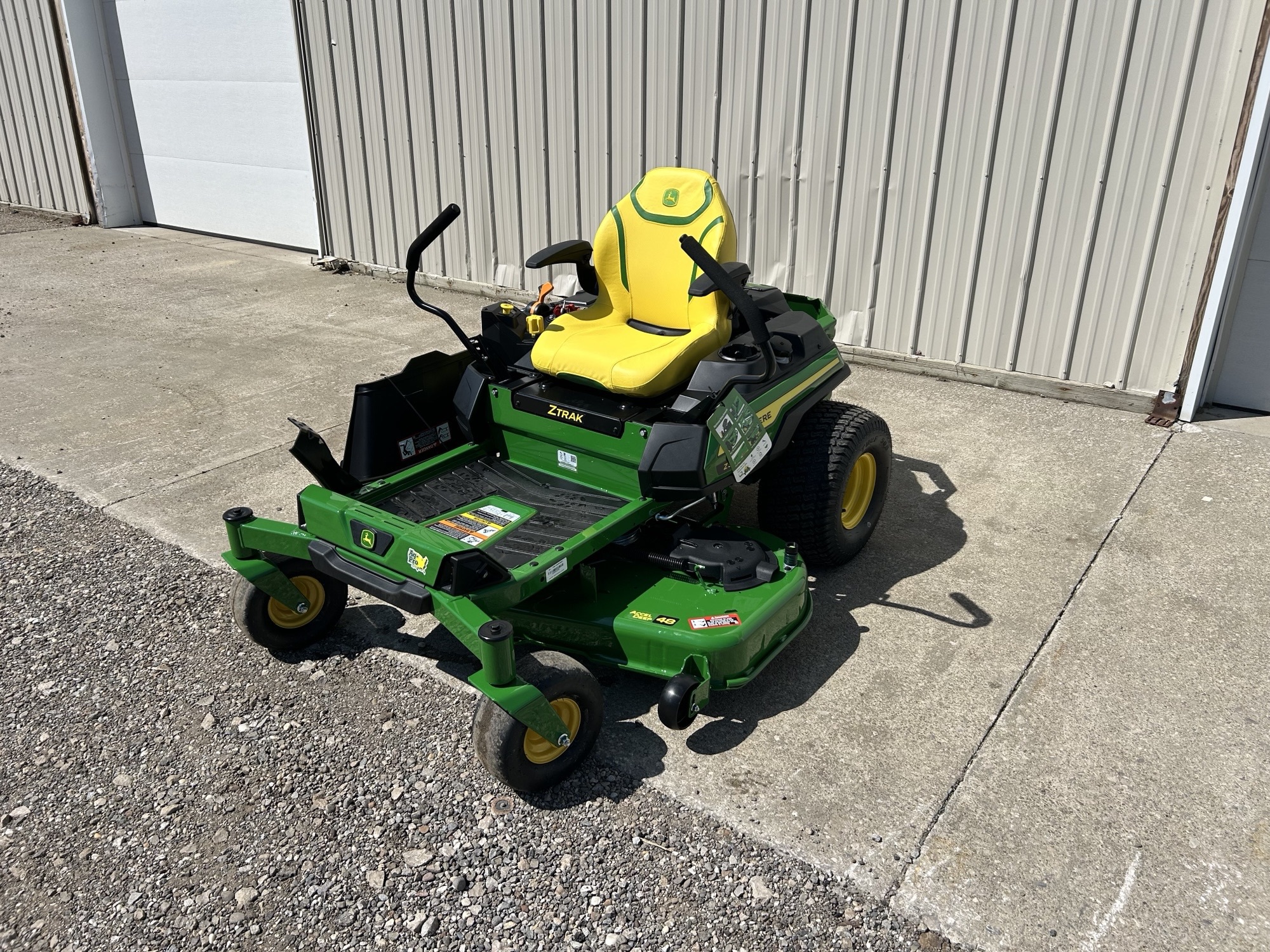 2025 John Deere Z330R Image 3