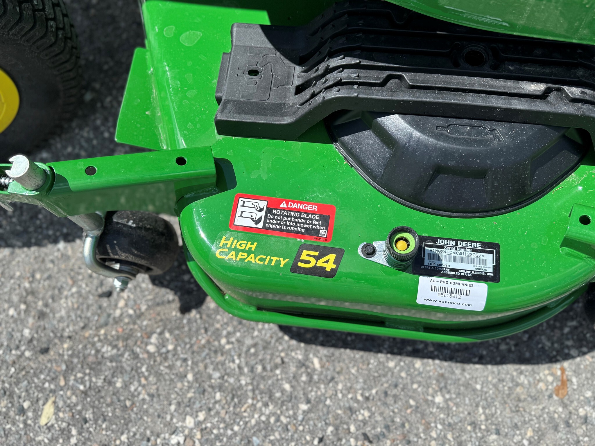 2025 John Deere X734 Image 6