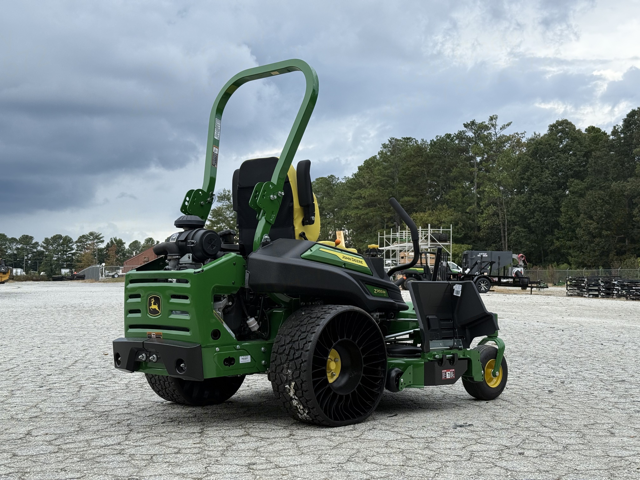 2025 John Deere Z955M Image 10