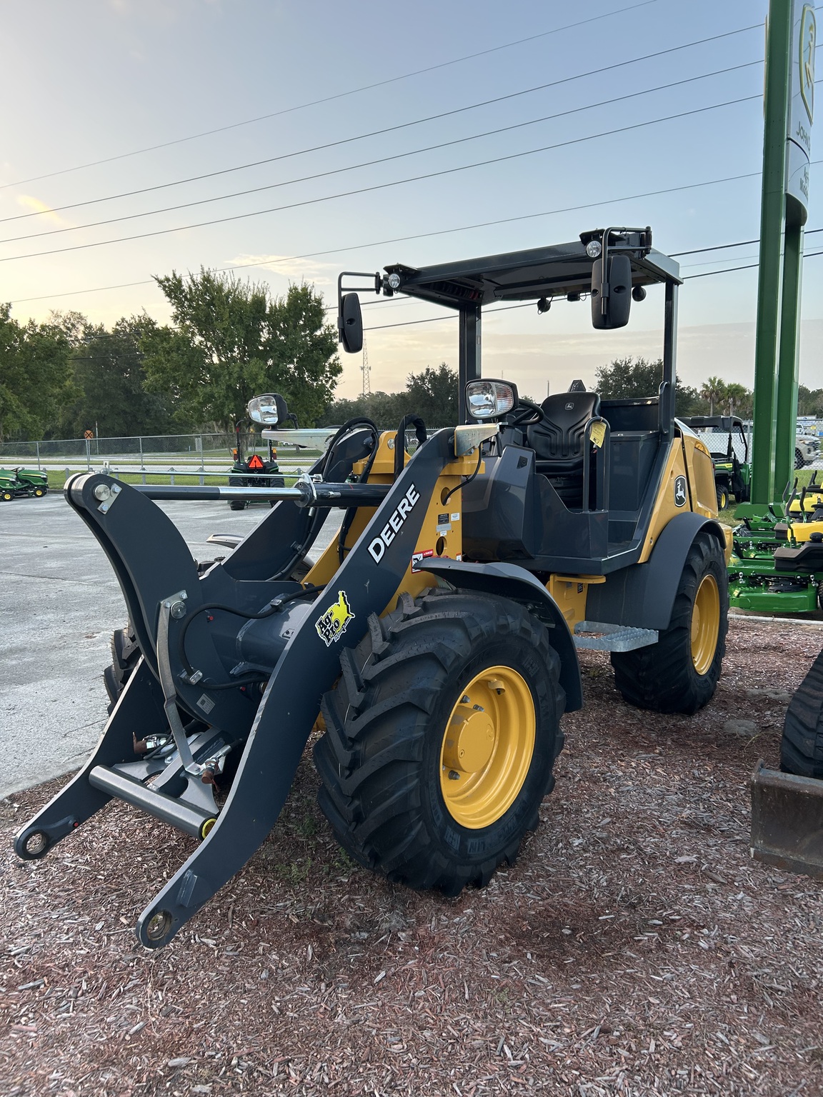2024 John Deere 204 G Image 3