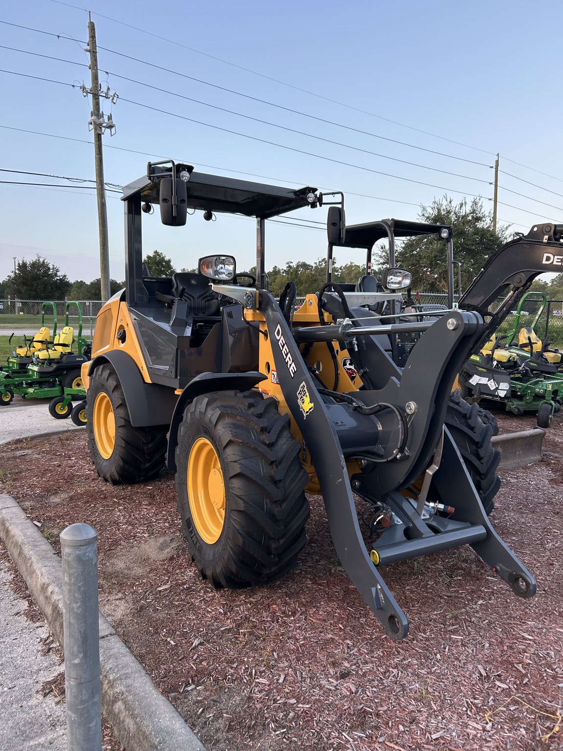 2024 John Deere 204 G Image 1