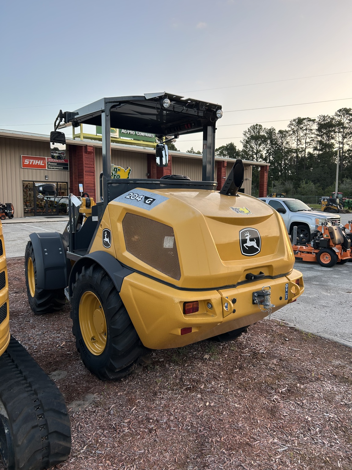 2024 John Deere 204 G Image 4