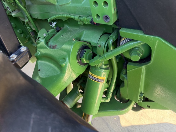 2025 John Deere 8R 370 - Photo13