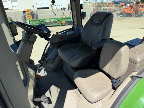 2025 John Deere 8R 370 - Photo30