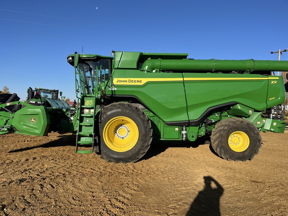Used 2025 John Deere X9 1100 Combines at Horizon Ag & Turf in Edmonton West, AB - Photo3