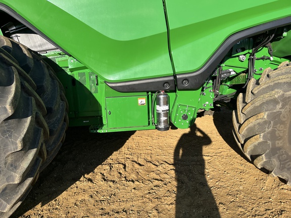 Used 2025 John Deere X9 1100 Combines at Horizon Ag & Turf in Edmonton West, AB - Photo8