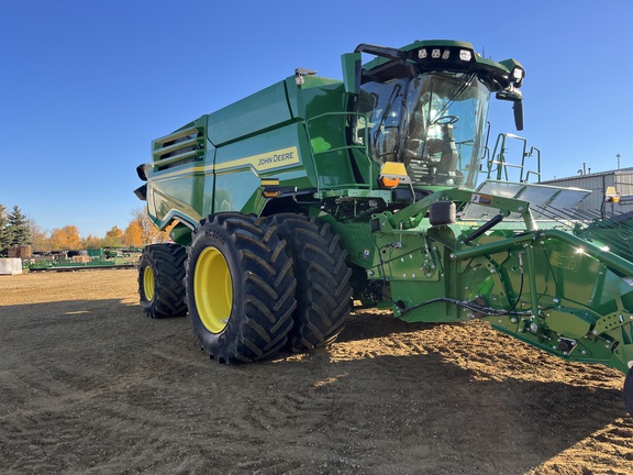 Used 2025 John Deere X9 1100 Combines at Horizon Ag & Turf in Edmonton West, AB - Photo17