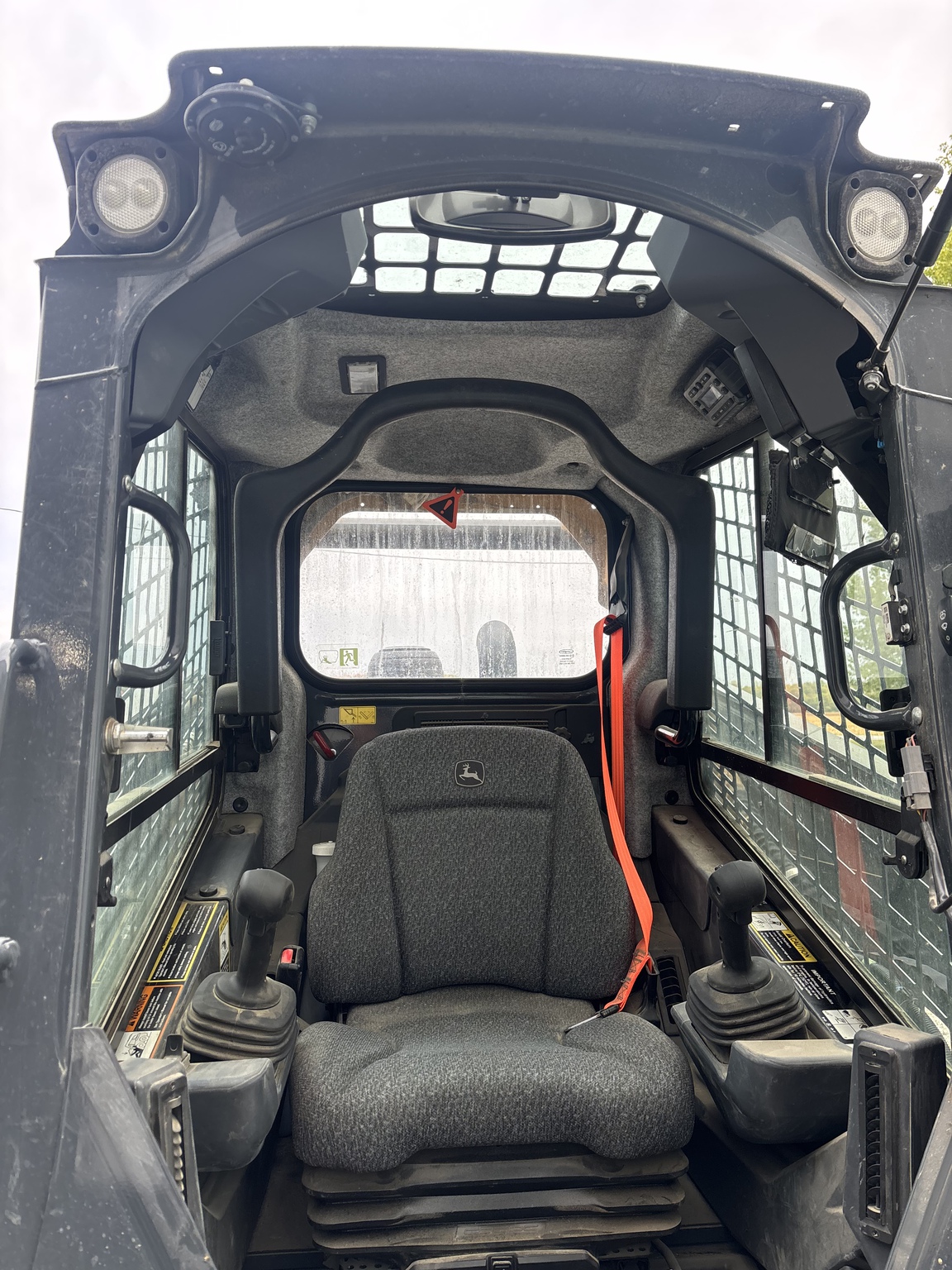 2023 John Deere 331G Image 4