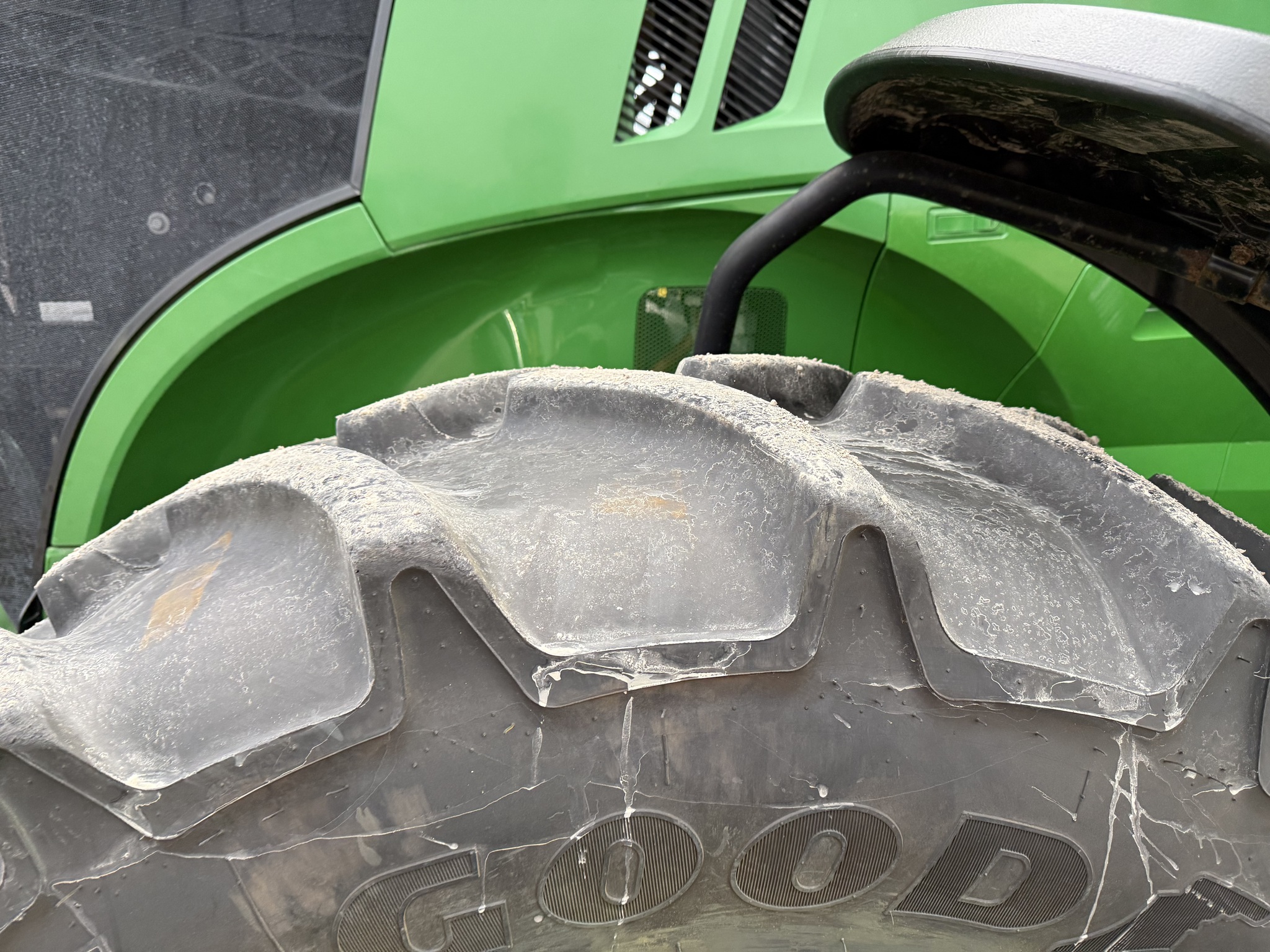2016 John Deere 7210R Image 6