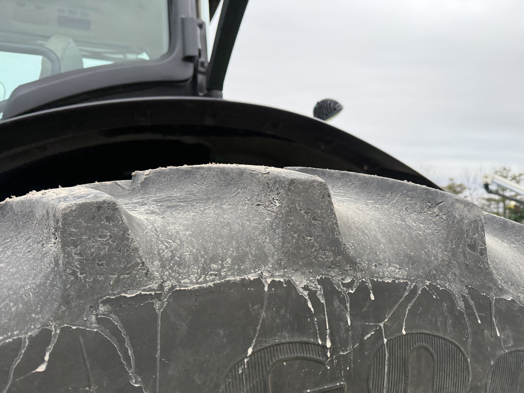 2016 John Deere 7210R Image 8