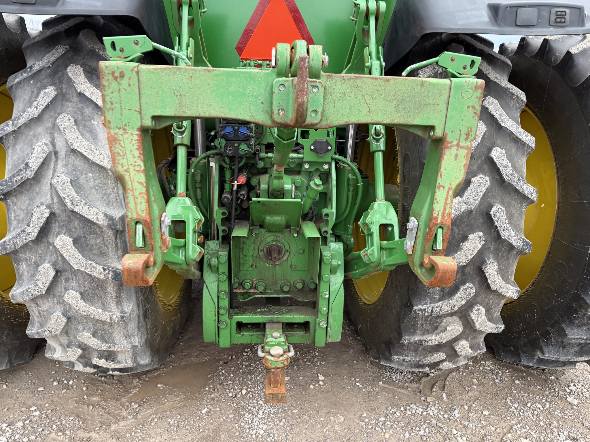 2016 John Deere 7210R Image 9