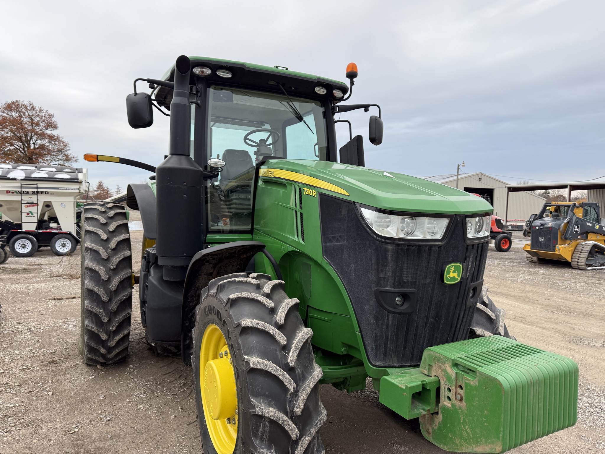 2016 John Deere 7210R Image 2