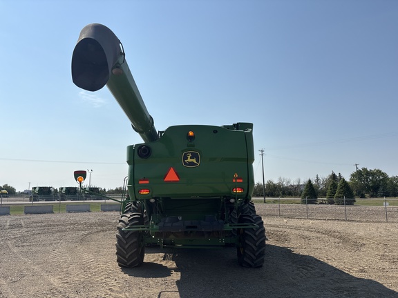 Used 2017 John Deere S670 Combines at Horizon Ag & Turf in Lloydminster, AB - Photo7