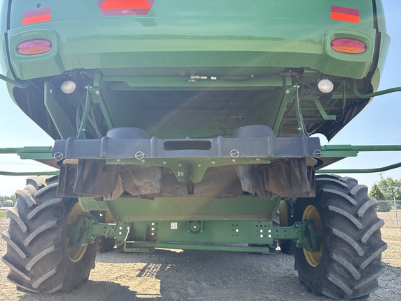 Used 2017 John Deere S670 Combines at Horizon Ag & Turf in Lloydminster, AB - Photo8