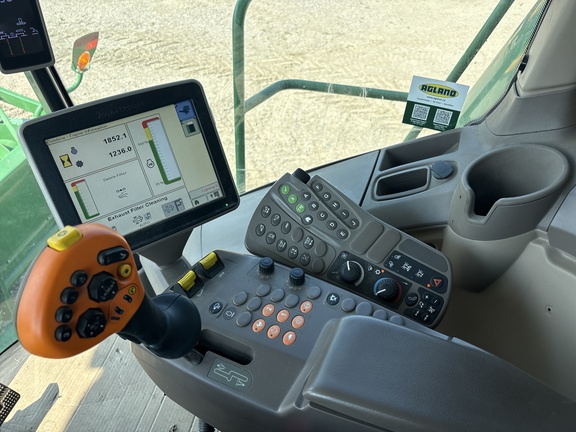 Used 2017 John Deere S670 Combines at Horizon Ag & Turf in Lloydminster, AB - Photo18