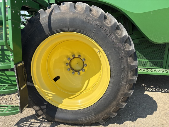 Used 2017 John Deere S670 Combines at Horizon Ag & Turf in Lloydminster, AB - Photo12
