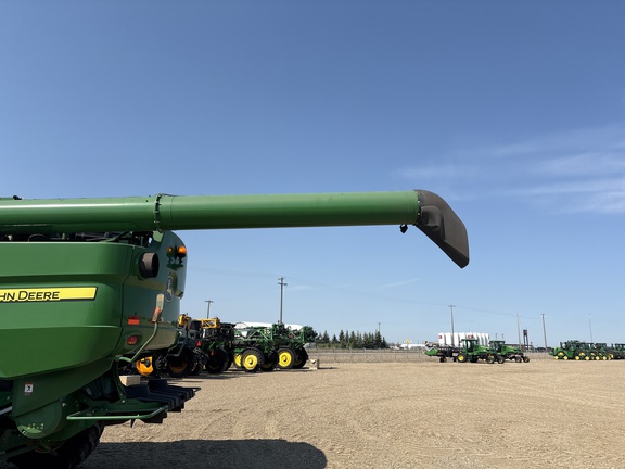 Used 2017 John Deere S670 Combines at Horizon Ag & Turf in Lloydminster, AB - Photo11