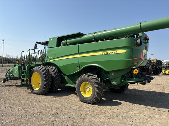 Used 2017 John Deere S670 Combines at Horizon Ag & Turf in Lloydminster, AB - Photo9