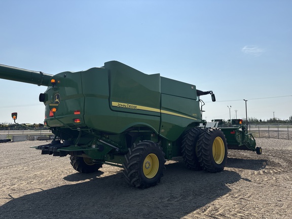 Used 2017 John Deere S670 Combines at Horizon Ag & Turf in Lloydminster, AB - Photo6