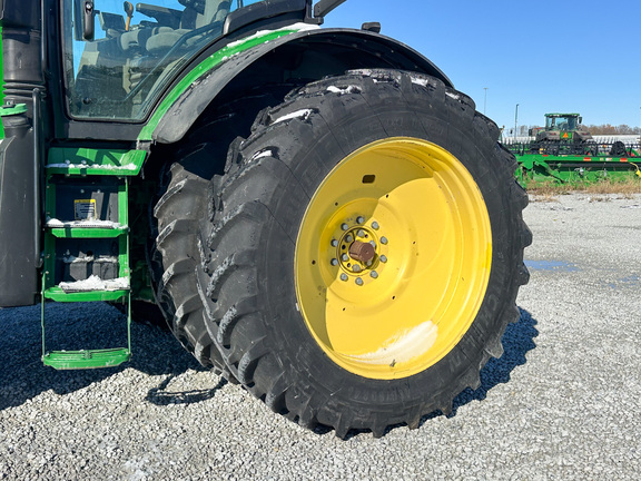 2012 John-Deere 7230R