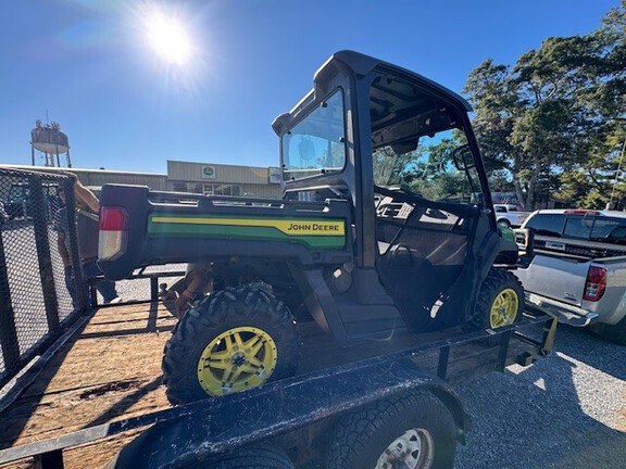 2023 John Deere XUV835M Photo 2