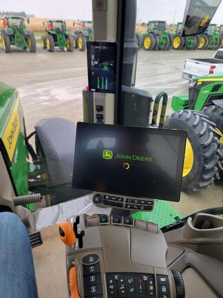 2025 John Deere 8R 410 - Photo13