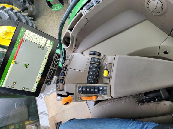 2025 John Deere 8R 410 - Photo19