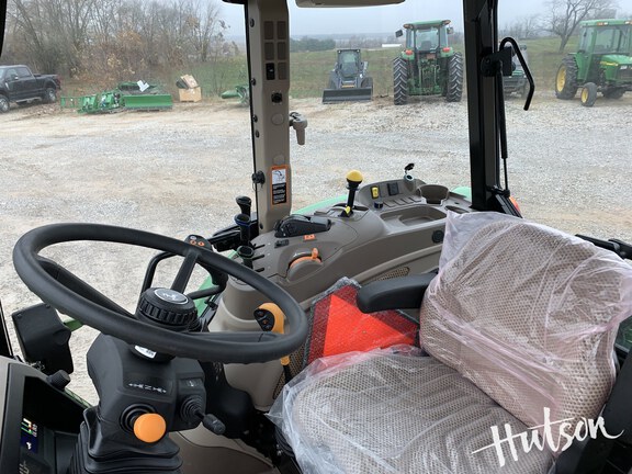 Photo of 2025 John Deere 5120M