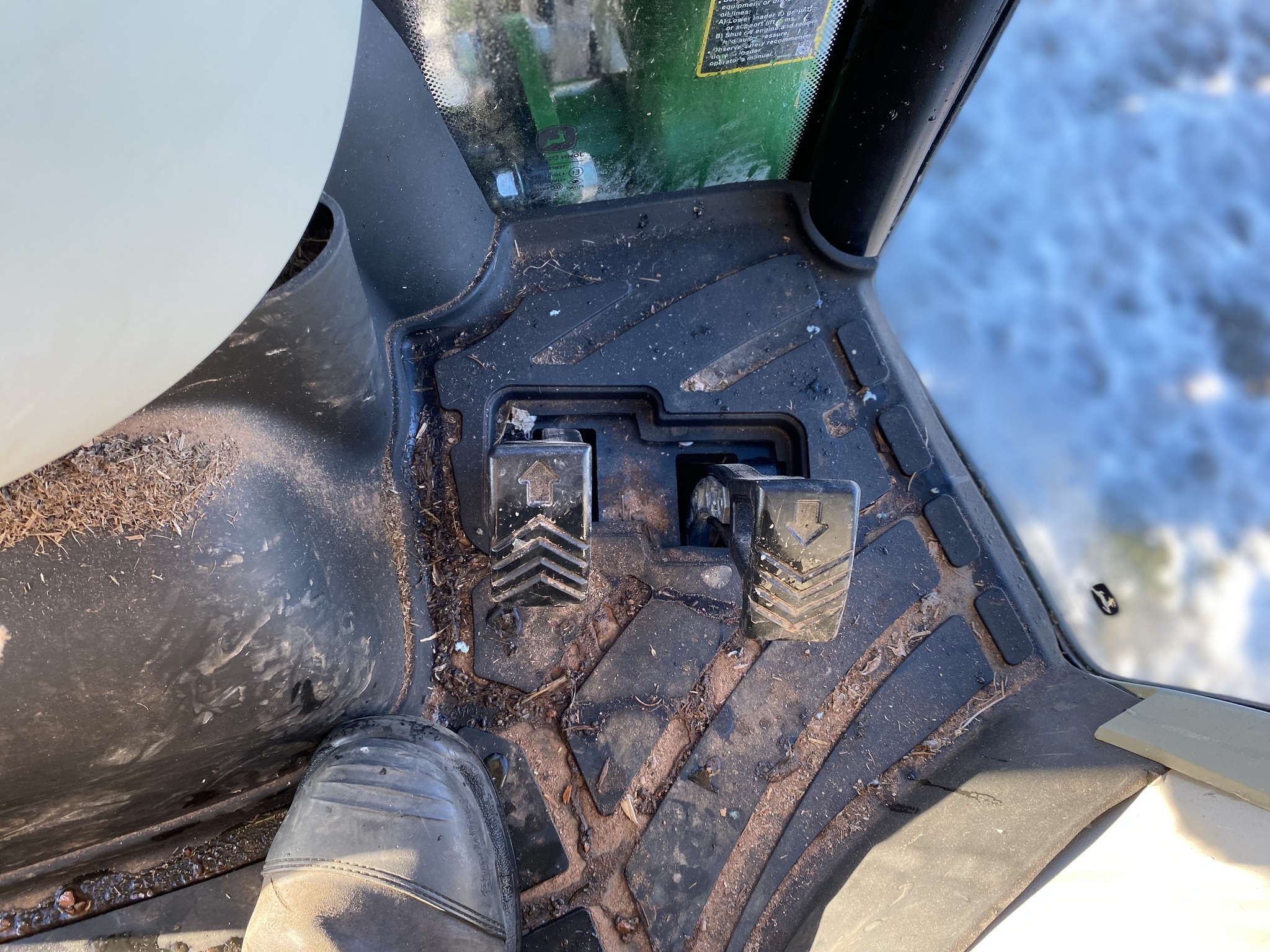 2018 John Deere 3046R Image 8