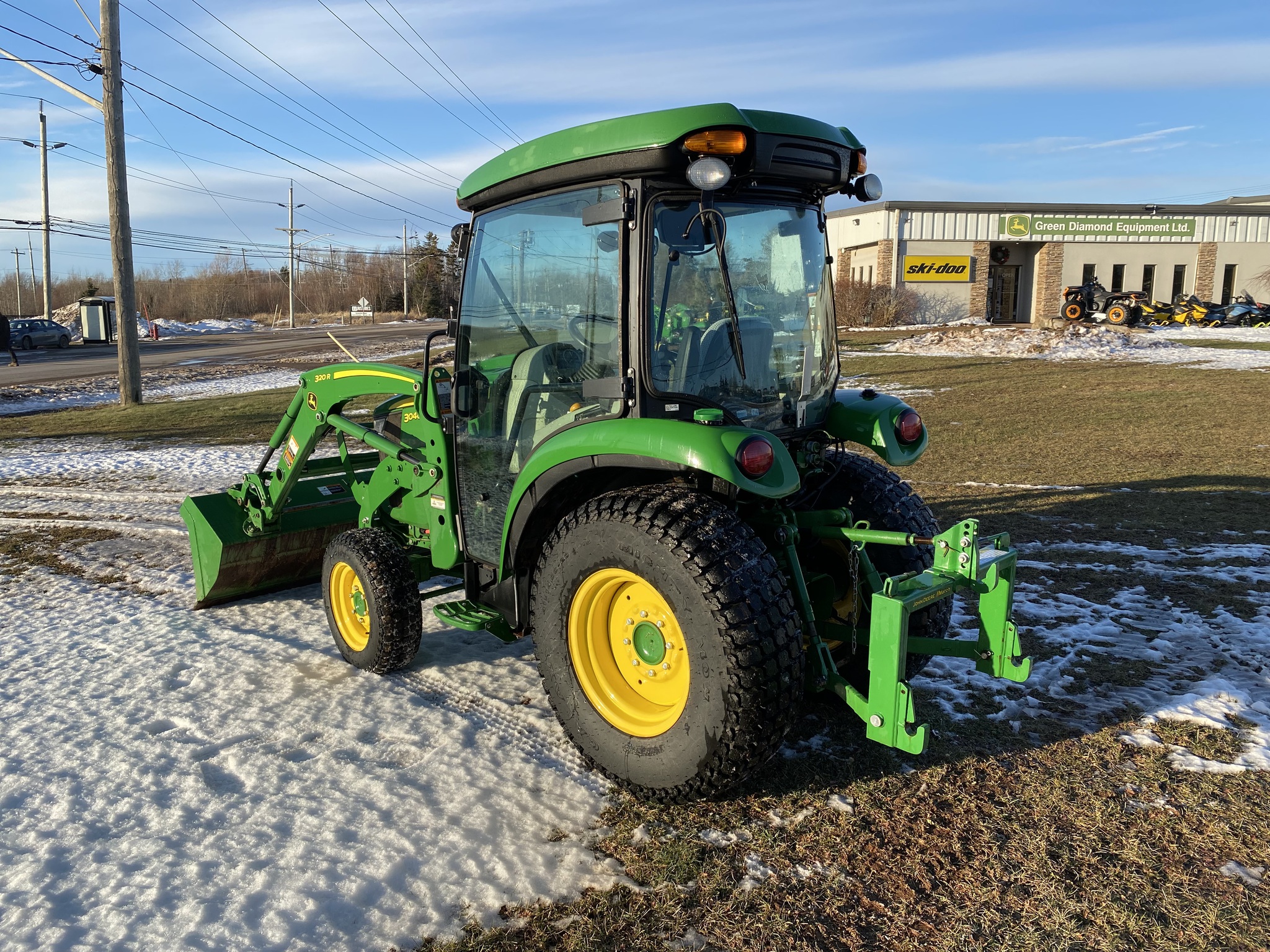 2018 John Deere 3046R Image 3