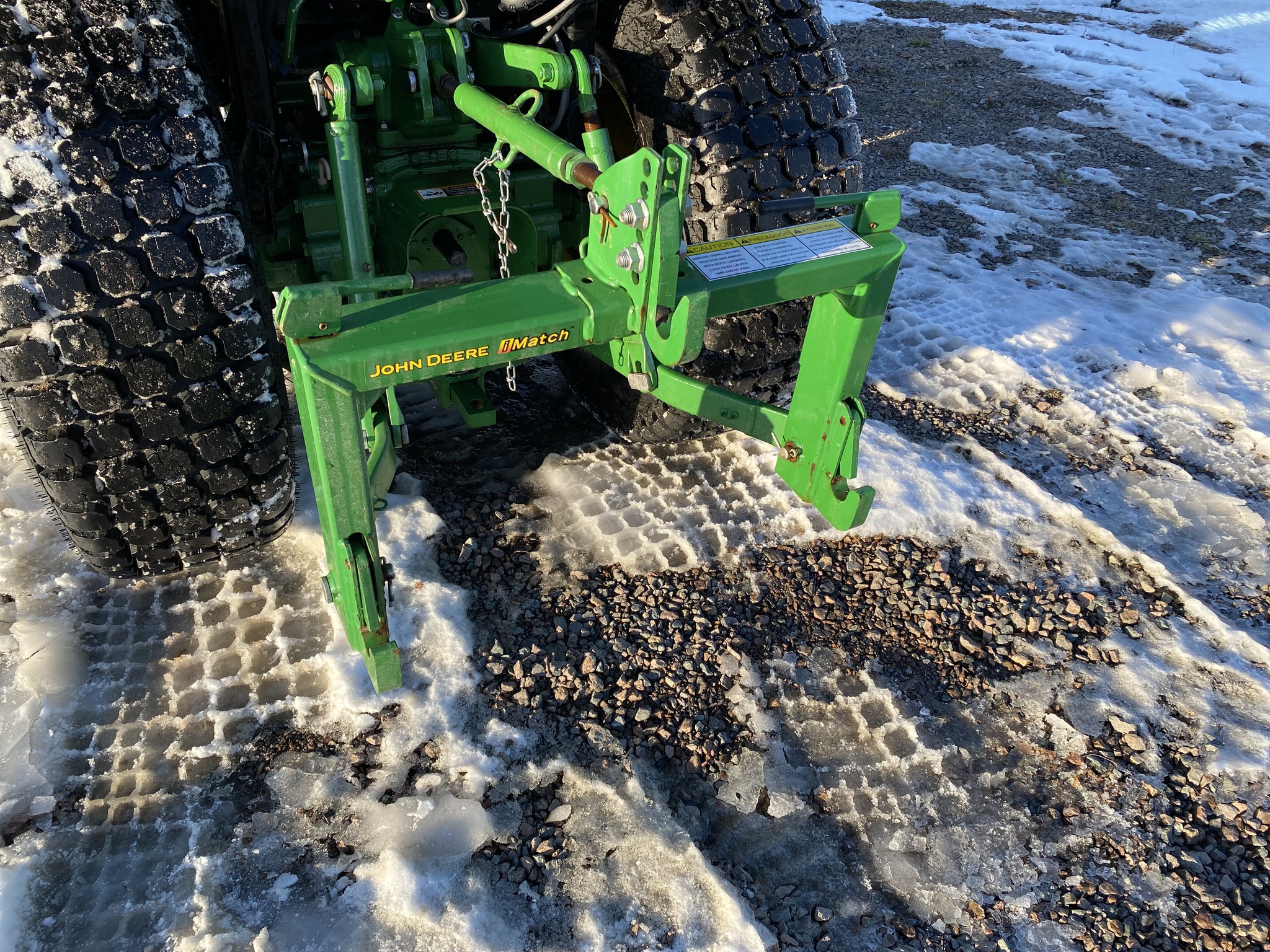 2018 John Deere 3046R Image 13