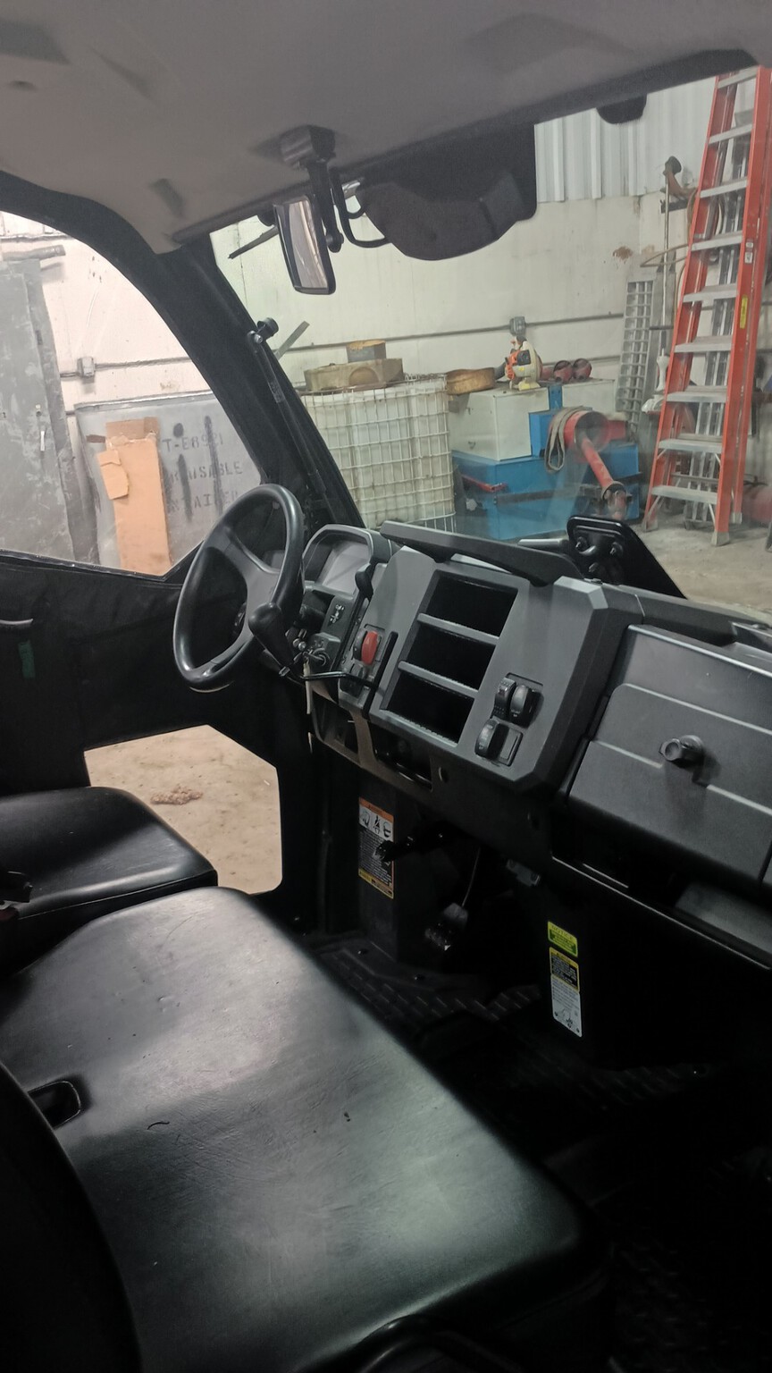 2018 John Deere XUV 835M Image 2
