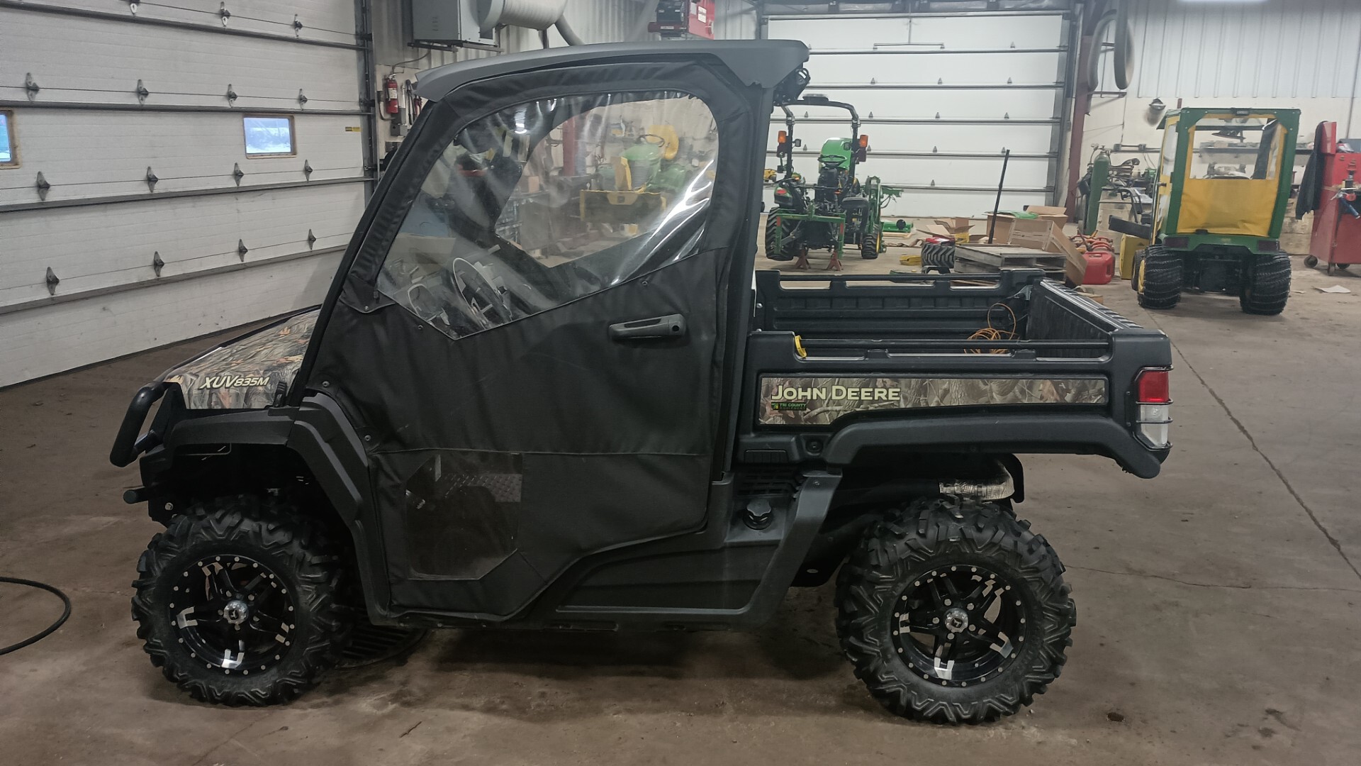 2018 John Deere XUV 835M Image 4