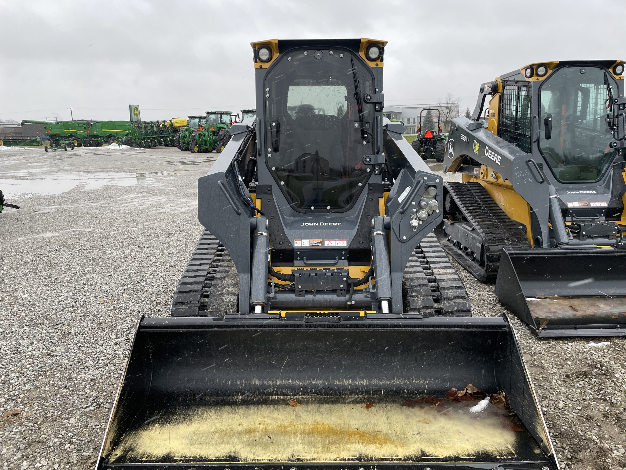 2025 John Deere 335 P Image 3